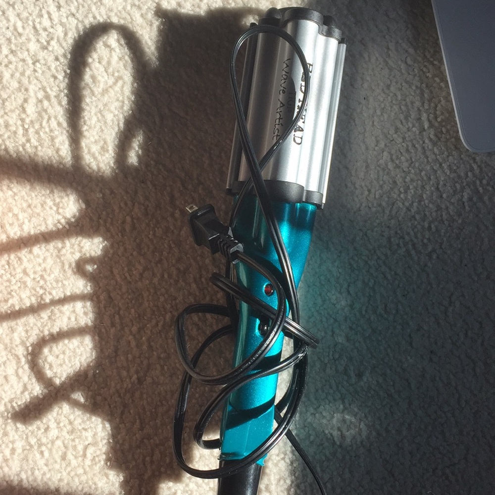 Wavy hair curler